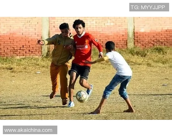 二十寸足球球星崭露头角 打破传统足球界限的成长之路