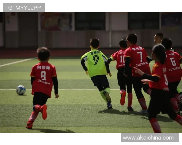 从踢球到成名：如何通过足球成就个人星光之路