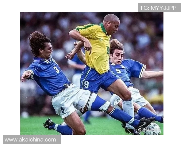 全球足球十大传奇球星盘点他们的辉煌成就与历史地位