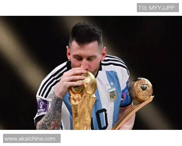 历届足球巨星谁曾捧起大力神杯成为世界杯冠军的传奇瞬间